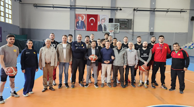 Başkan Uğurlu ve Ekibinden Play-Off Öncesi Tire Belediyespor'a Moral Ziyareti**